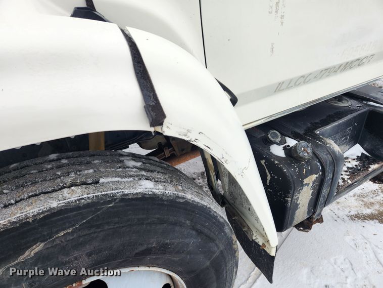 image for item KT9414 1995 Ford F700  truck cab and chassis