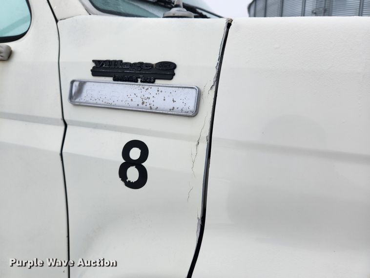 image for item KT9414 1995 Ford F700  truck cab and chassis