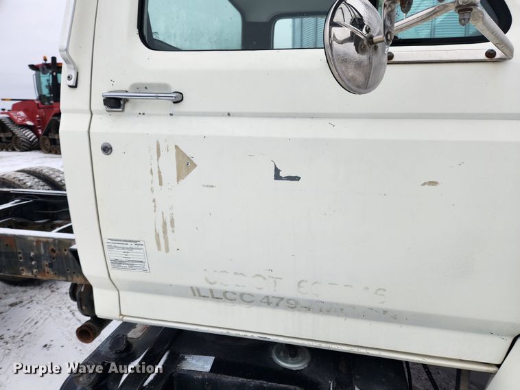 image for item KT9414 1995 Ford F700  truck cab and chassis