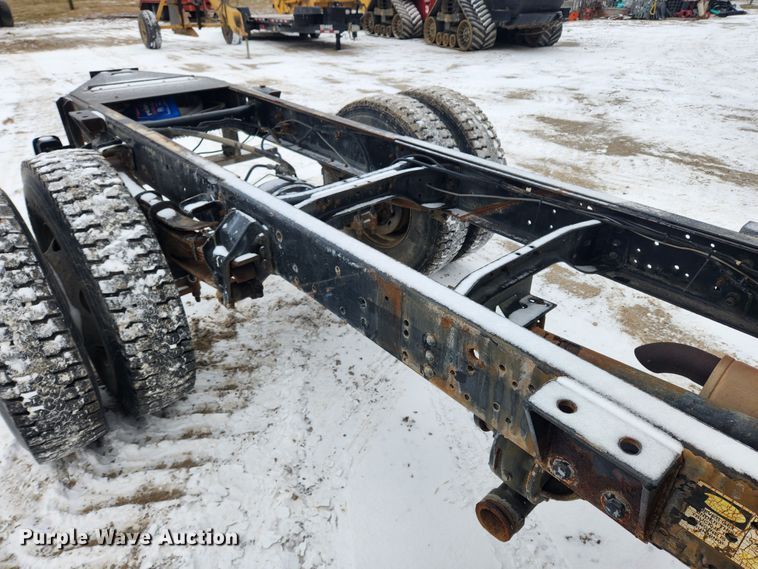 image for item KT9414 1995 Ford F700  truck cab and chassis