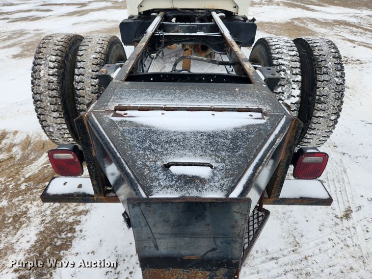 image for item KT9414 1995 Ford F700  truck cab and chassis