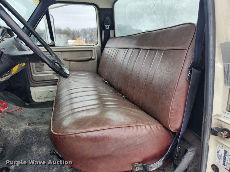 image for item KT9414 1995 Ford F700  truck cab and chassis