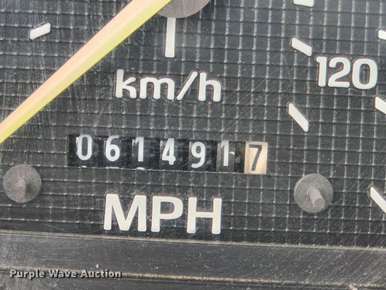 image for item KT9414 1995 Ford F700  truck cab and chassis