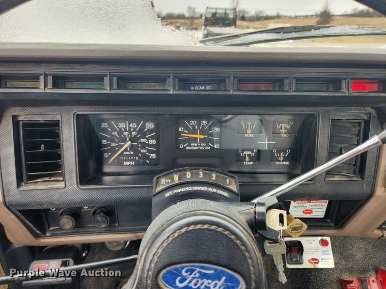 image for item KT9414 1995 Ford F700  truck cab and chassis