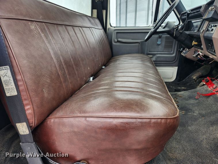 image for item KT9414 1995 Ford F700  truck cab and chassis