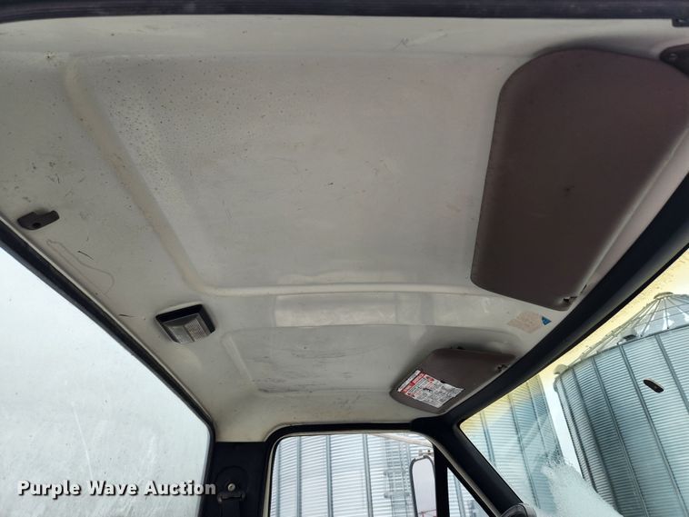 image for item KT9414 1995 Ford F700  truck cab and chassis