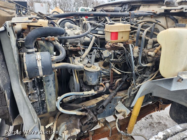 image for item KT9414 1995 Ford F700  truck cab and chassis