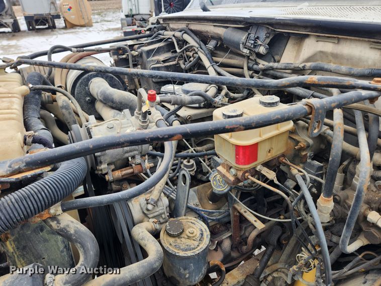 image for item KT9414 1995 Ford F700  truck cab and chassis