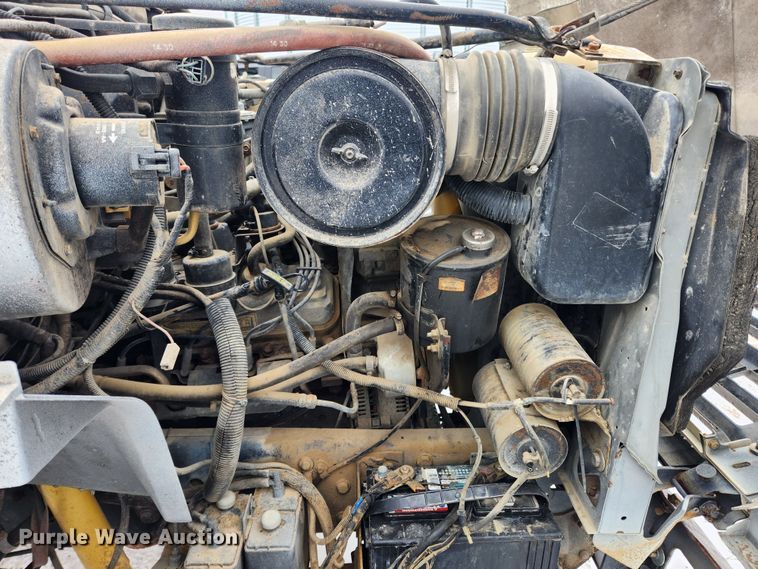 image for item KT9414 1995 Ford F700  truck cab and chassis