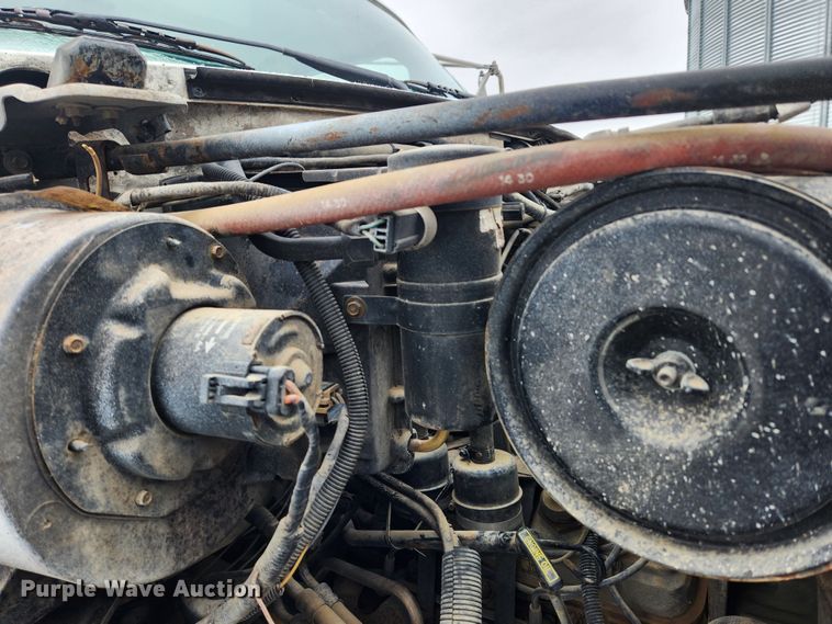 image for item KT9414 1995 Ford F700  truck cab and chassis