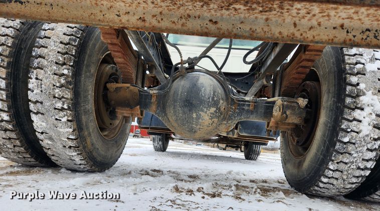 image for item KT9414 1995 Ford F700  truck cab and chassis