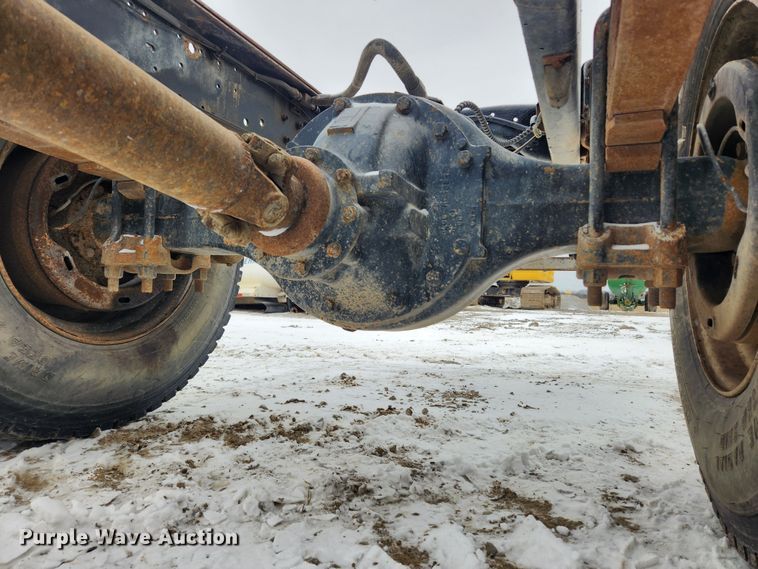 image for item KT9414 1995 Ford F700  truck cab and chassis