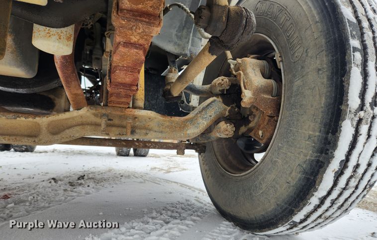 image for item KT9414 1995 Ford F700  truck cab and chassis