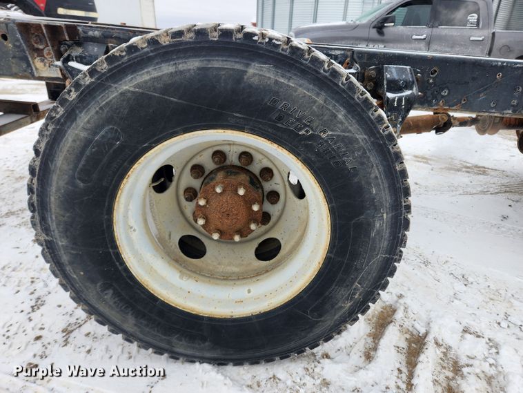 image for item KT9414 1995 Ford F700  truck cab and chassis