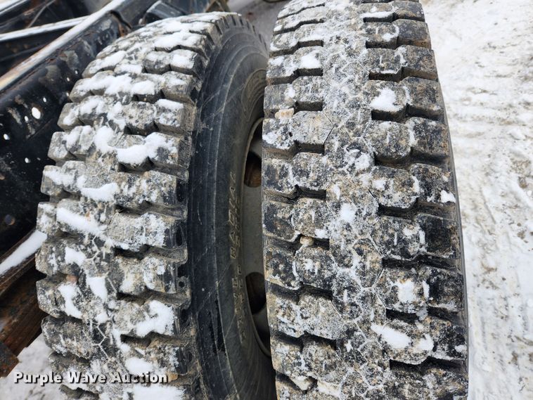 image for item KT9414 1995 Ford F700  truck cab and chassis