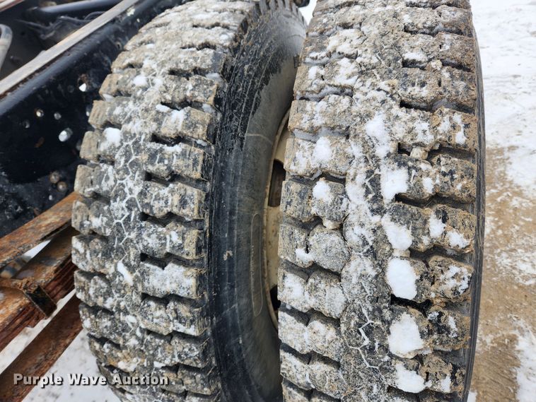 image for item KT9414 1995 Ford F700  truck cab and chassis