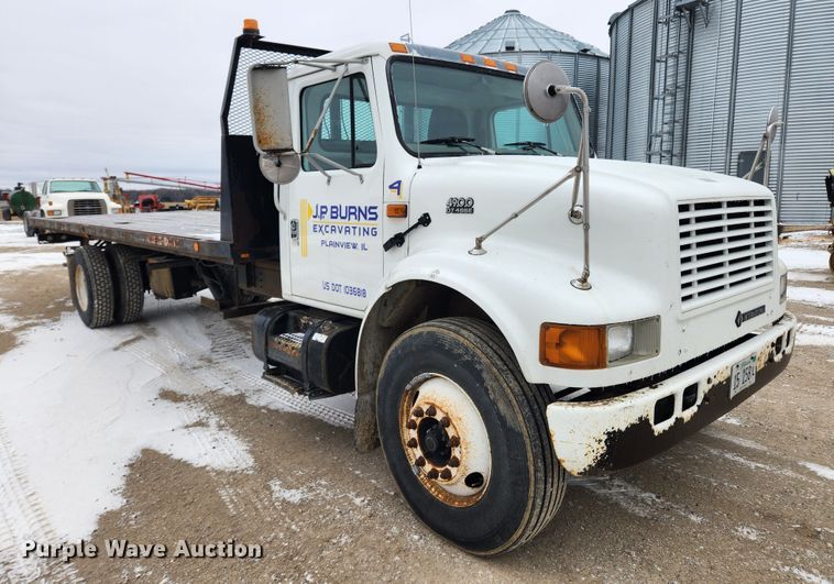 image for item KT9415 2001 International 4900  rollback truck