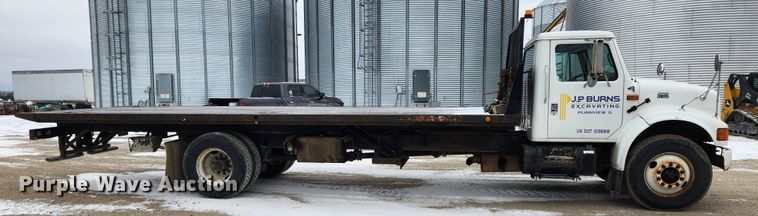 image for item KT9415 2001 International 4900  rollback truck