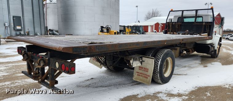 image for item KT9415 2001 International 4900  rollback truck