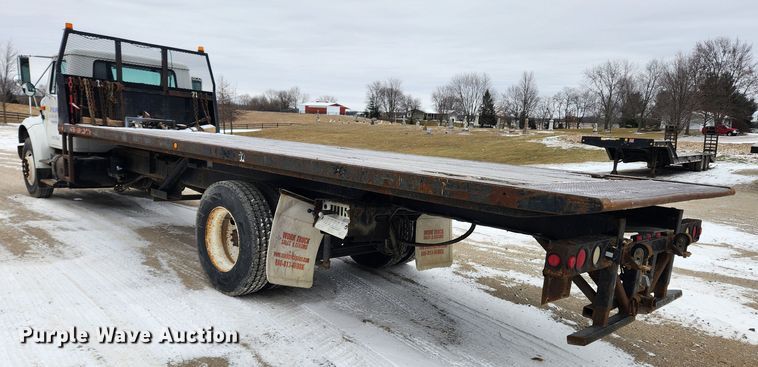 image for item KT9415 2001 International 4900  rollback truck