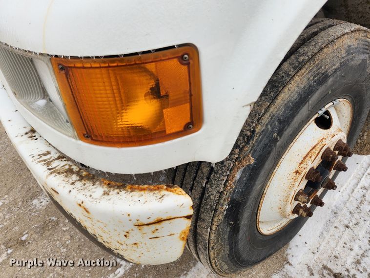 image for item KT9415 2001 International 4900  rollback truck