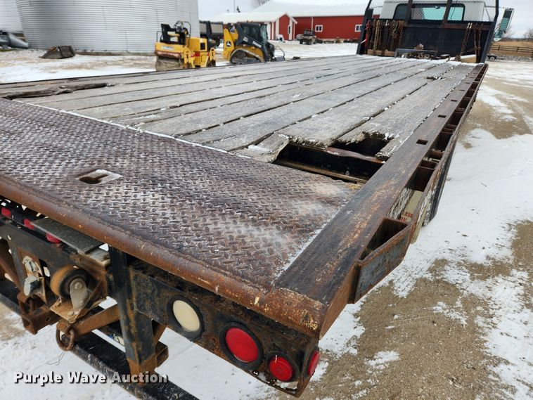 image for item KT9415 2001 International 4900  rollback truck