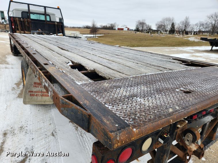 image for item KT9415 2001 International 4900  rollback truck