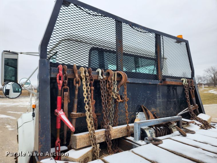 image for item KT9415 2001 International 4900  rollback truck