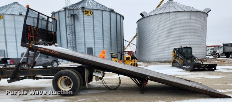 image for item KT9415 2001 International 4900  rollback truck