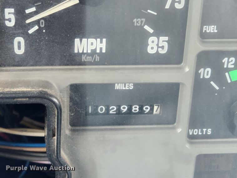 image for item KT9415 2001 International 4900  rollback truck