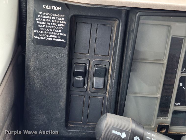 image for item KT9415 2001 International 4900  rollback truck