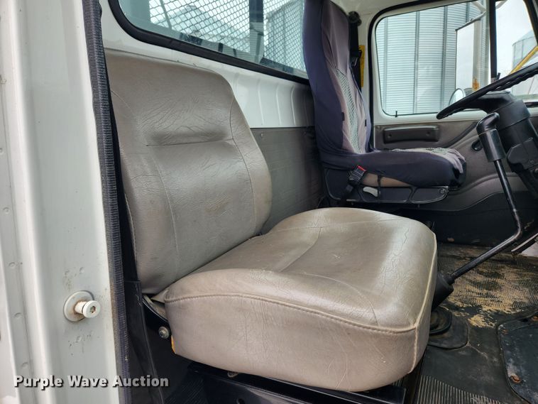 image for item KT9415 2001 International 4900  rollback truck