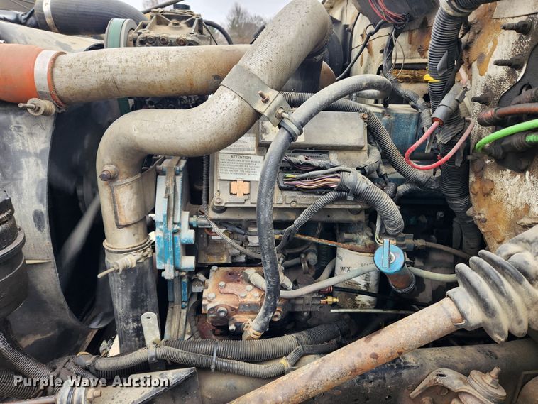 image for item KT9415 2001 International 4900  rollback truck