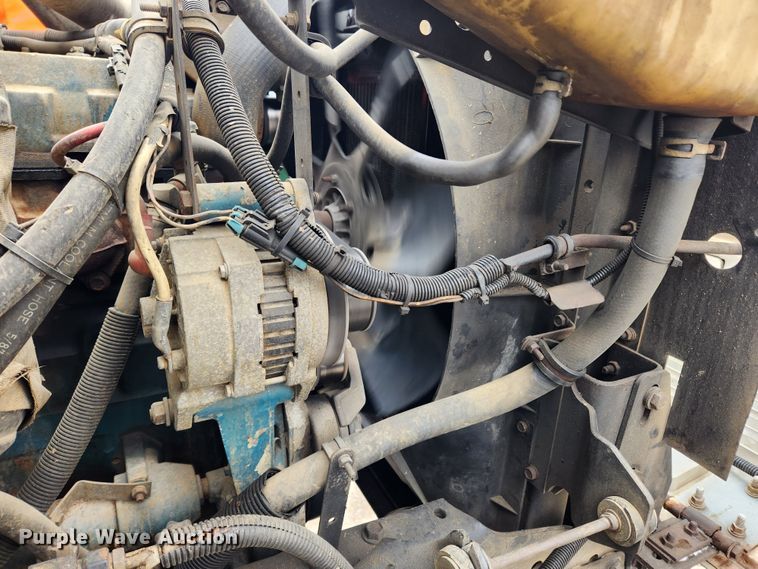 image for item KT9415 2001 International 4900  rollback truck