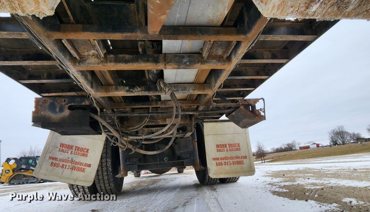 image for item KT9415 2001 International 4900  rollback truck