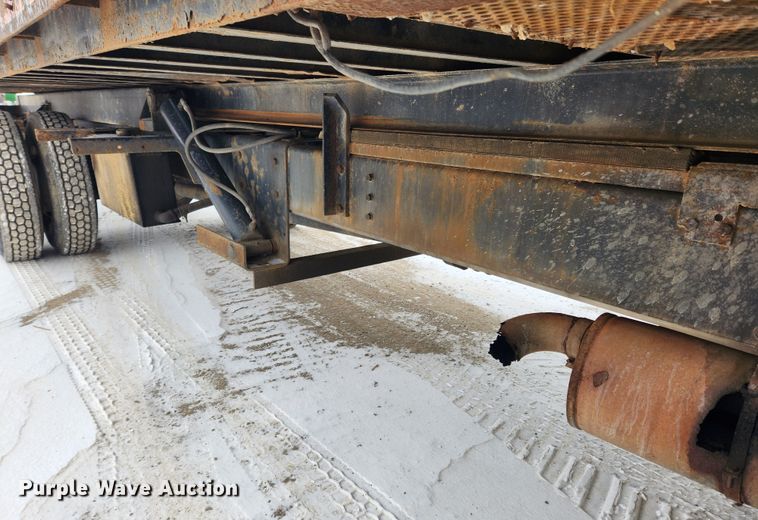 image for item KT9415 2001 International 4900  rollback truck