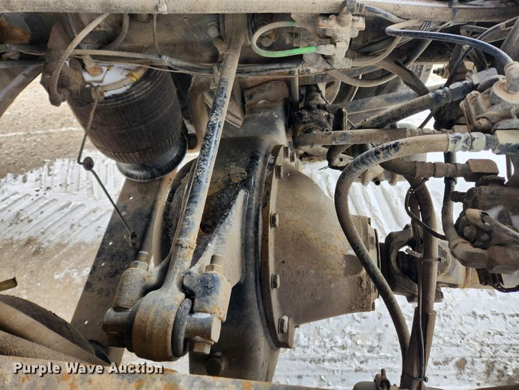 image for item KT9415 2001 International 4900  rollback truck