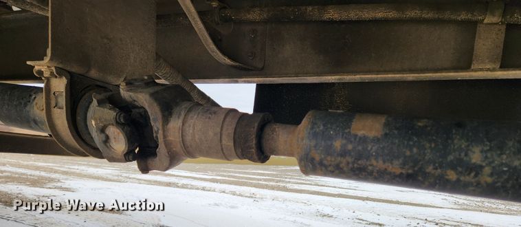 image for item KT9415 2001 International 4900  rollback truck