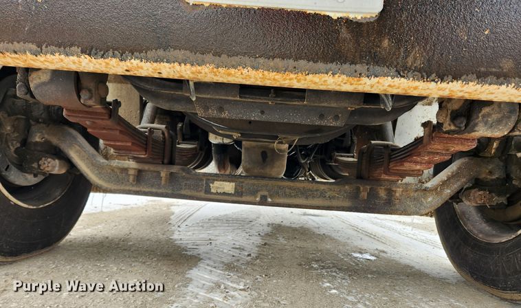 image for item KT9415 2001 International 4900  rollback truck