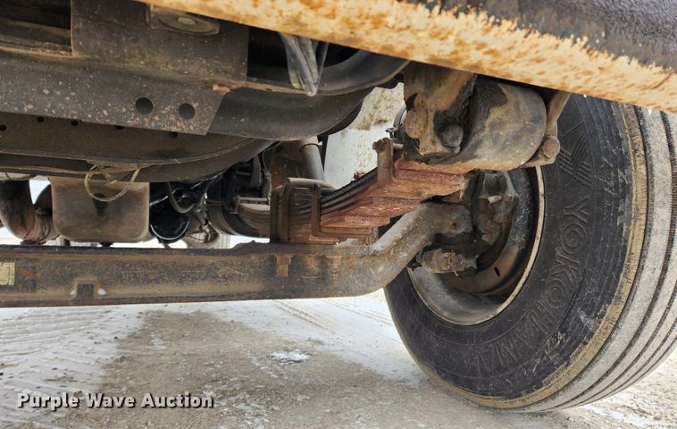 image for item KT9415 2001 International 4900  rollback truck