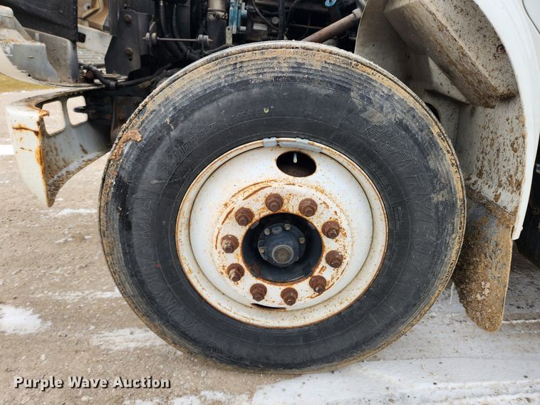 image for item KT9415 2001 International 4900  rollback truck