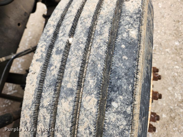 image for item KT9415 2001 International 4900  rollback truck