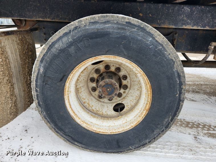 image for item KT9415 2001 International 4900  rollback truck