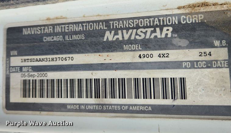 image for item KT9415 2001 International 4900  rollback truck