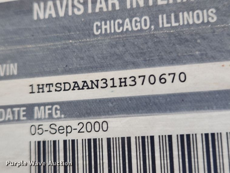 image for item KT9415 2001 International 4900  rollback truck