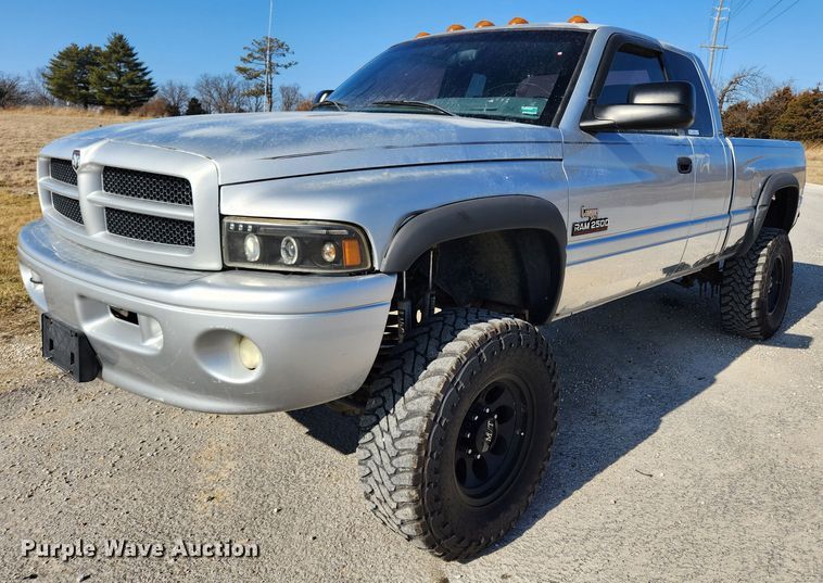 image for item KT9452 2002 Dodge Ram 2500  Quad Cab pickup truck