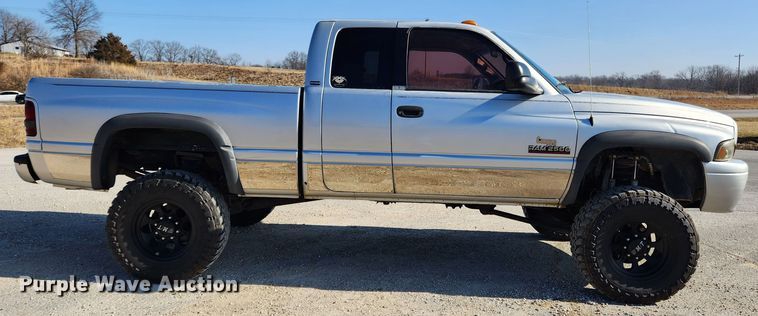 image for item KT9452 2002 Dodge Ram 2500  Quad Cab pickup truck