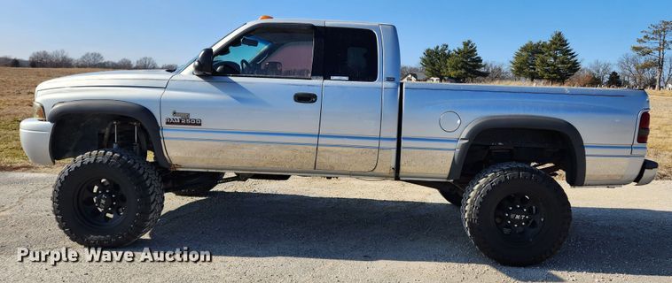 image for item KT9452 2002 Dodge Ram 2500  Quad Cab pickup truck