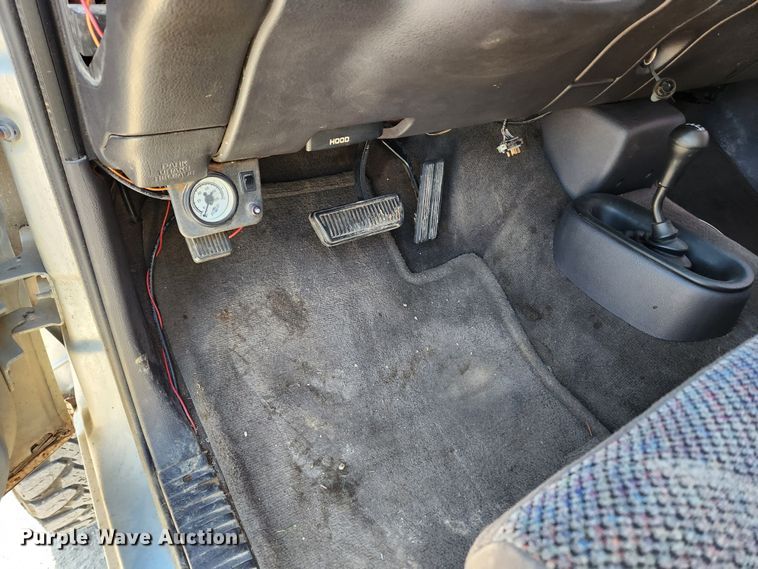 image for item KT9452 2002 Dodge Ram 2500  Quad Cab pickup truck