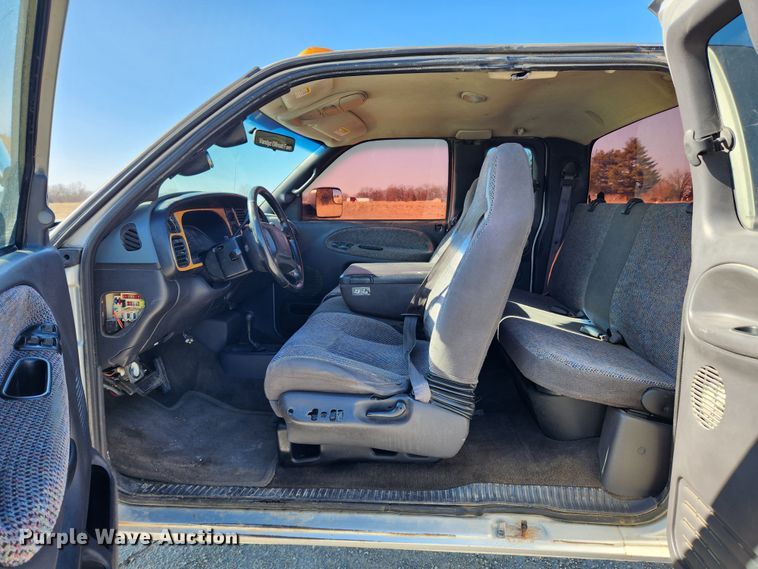 image for item KT9452 2002 Dodge Ram 2500  Quad Cab pickup truck